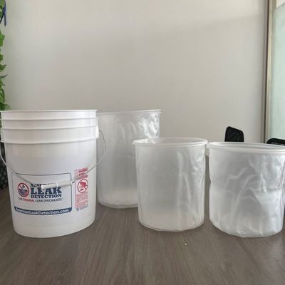 便利 な 赤色 の 使い捨て プラスチック の バケツ ライン パーソナライズ 簡単 に 処分 する 必要 性