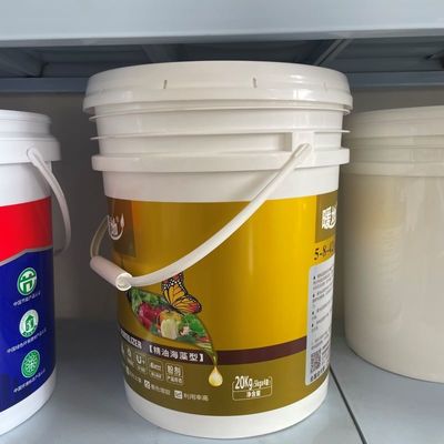 蓋とハンドルを持つ18L丸黒のプラスチックバケツ 多用途容器