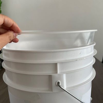 多用性のある丸いプラスチックバケツ 様々な労働条件に適し,カスタマイズ可能で耐久性