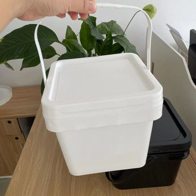 青い色と印刷パターンの 4L 平方プラスチックバケツ食品容器をカスタマイズ