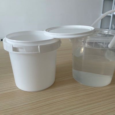 2Lの丸いプラスチックバケツと 改造防止のハンドルでパッケージをカスタマイズします