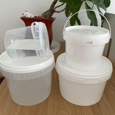 2,0mm 厚さの競争力のある白い丸いプラスチックバケツと無料サンプルが含まれています