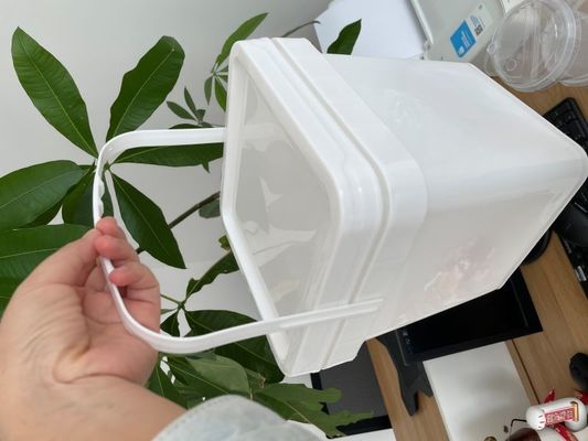 丸いか四角いバケツ 簡単に開閉できる3Lの四角いプラスチックバケツ