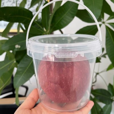 蓋 と ハンドル を 備えた プラスチック の 桶 の 透明 桶 を パーソナライズ する