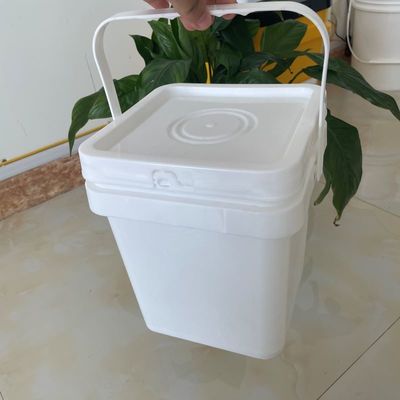 シルクスクリーン印刷 蓋とハンドルを持つ方形のプラスチックバケツ