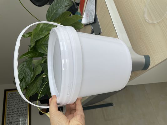 ステッカーラベル印刷方法 1L 蓋とハンドルを持つプラスチック白いバケツ