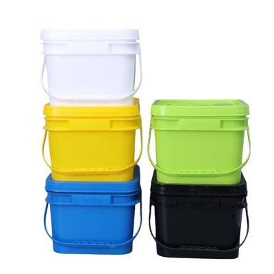 蓋付きの四角形のプラスチックバケツ 耐久性と貯蔵ソリューション