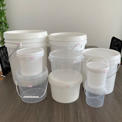 オーダーメイド 蓋付きの小さな白いプラスチックバケツ 1L 2L 3L 4L 5L 無料サンプルが含まれています