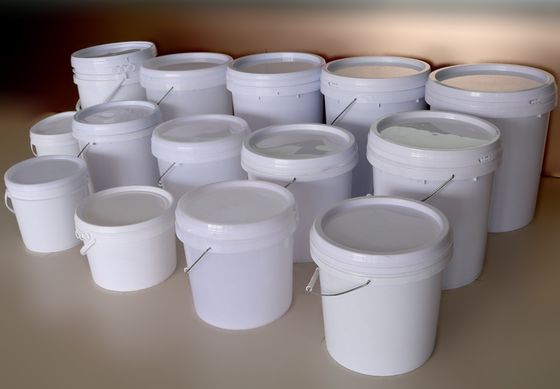 透明なプラスチック製の丸いバケツ 3L 容量のピクルスソースと海鮮のためのハンドル