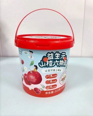 食品の保管や持ち出すための透明なプラスチックバケツ