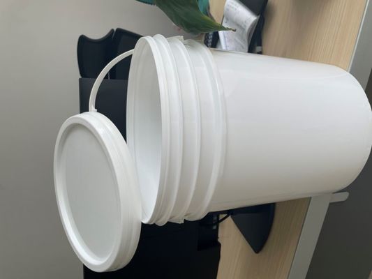 スプート蓋とメタルハンドルバケツ 20L ホワイトポリプロピレン素材のプラスチックバケツ