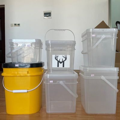透明で白い丸いプラスチックバケツのバケツとハンドル カスタムカラー印刷ロゴ