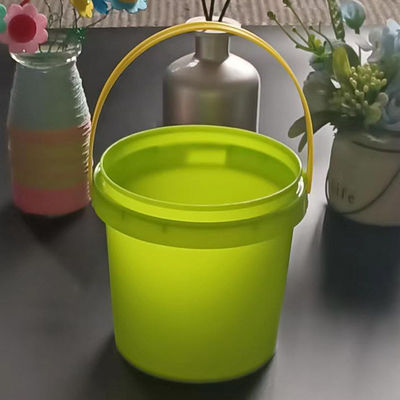 ペットフードの保存と組織 2L 丸いプラスチックバケツ容器 密閉蓋付き
