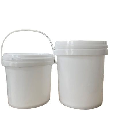 カスタマイズ 1-25L プラスチックバケツ 蓋とハンドル 耐久性のある抗衝撃貯蔵ソリューション
