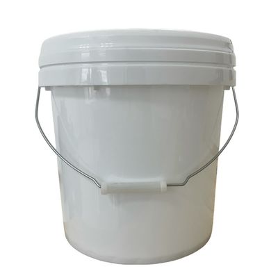 カスタマイズされた 8L ホワイト PP プラスチックバケツ 蓋とハンドル 化学物料に耐える素材