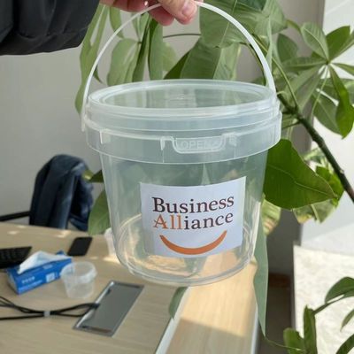 便利な1000mlの飲料バケツ ポップコーン容器 プリントされたプラスチックバケツと蓋付き