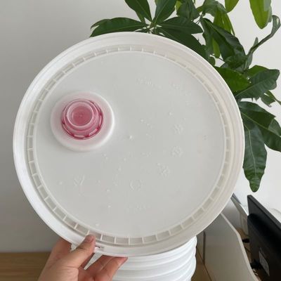 丸く耐久性のある18リットル5ガロンプラスチックバケツ